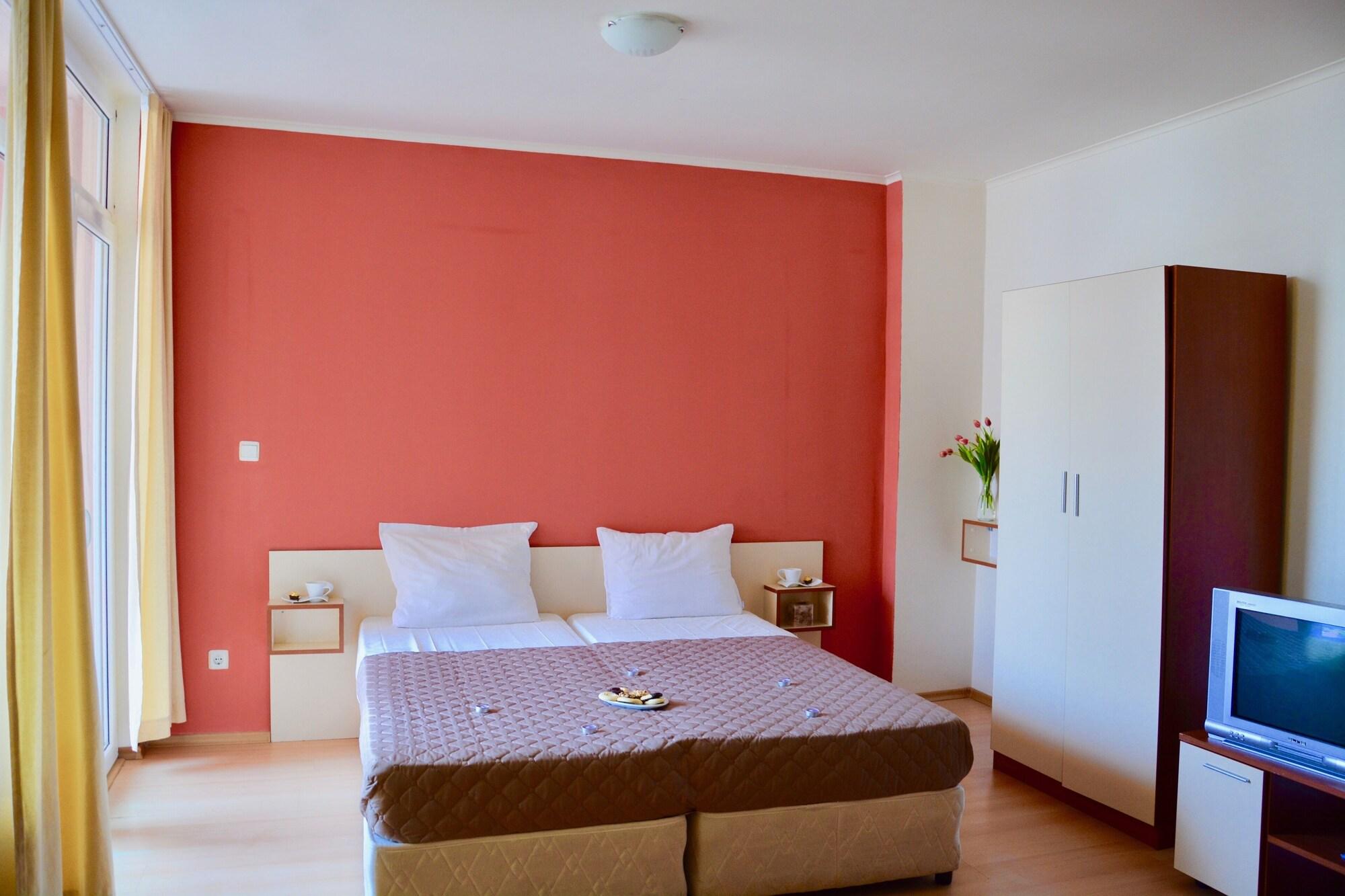 Rainbow 2 Holiday Complex Sunny Beach Exterior photo